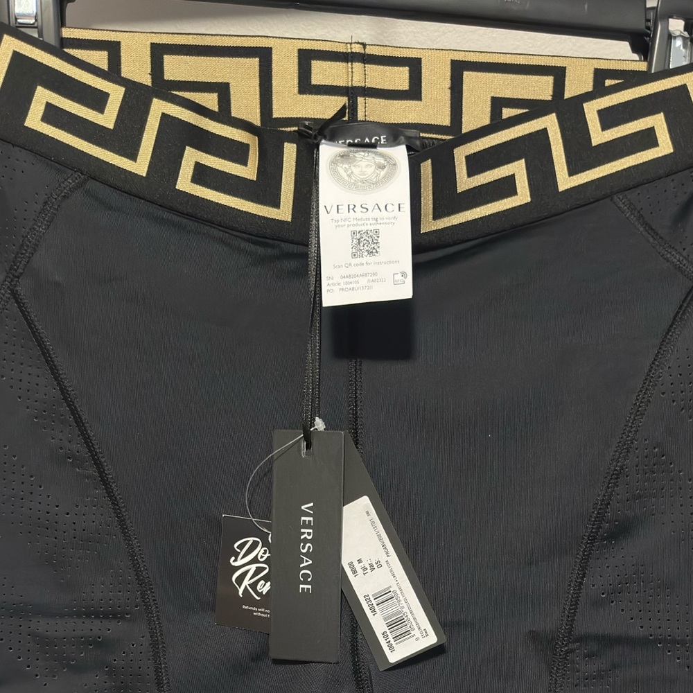 Versace - Picture 6 of 10